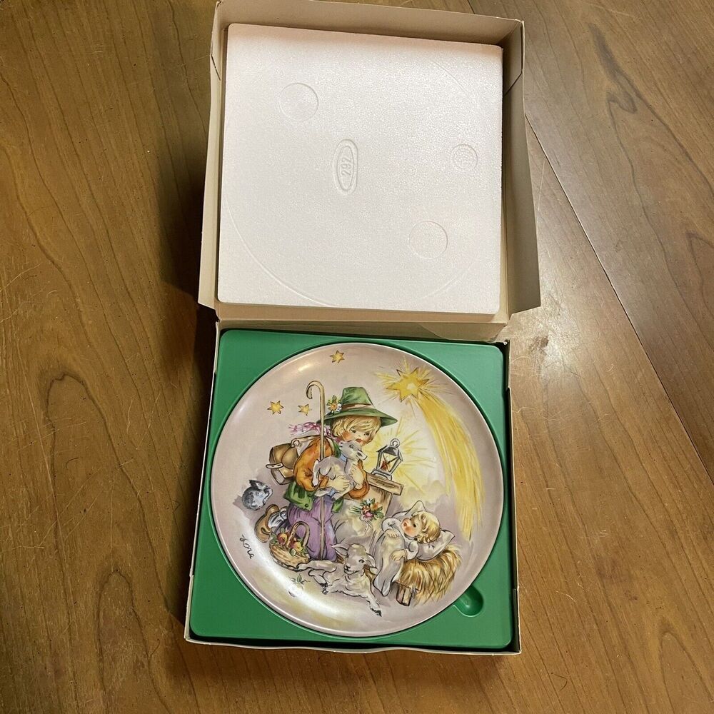 Goebel A Midnight Clear‎ Second Edition Christmas In Kinderland Plate 1983